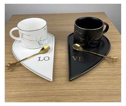 Set 2 cesti cafea alb/negru, ceramica fina 200ml, 2in1 cu farfurie in forma de inimă